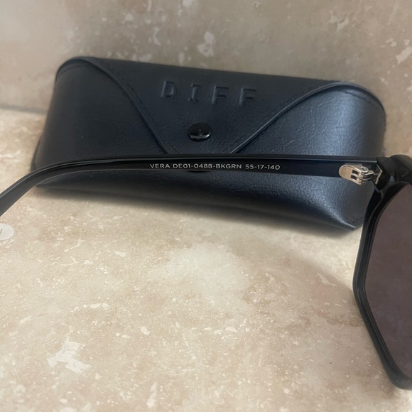 Diff Eyewear Vera Black Sunglasses - Picture 5 of 6